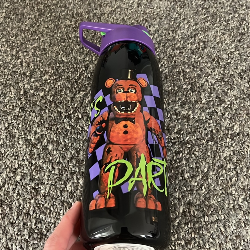 Five Nights at Freddy's 28oz Water Bottle